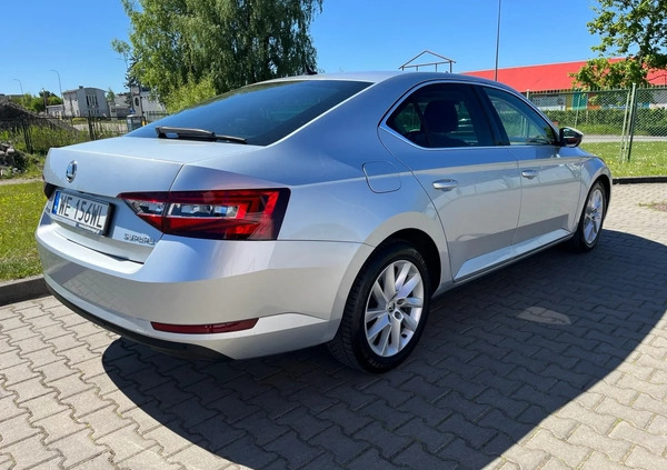 Skoda Superb cena 82900 przebieg: 125000, rok produkcji 2019 z Elbląg małe 436